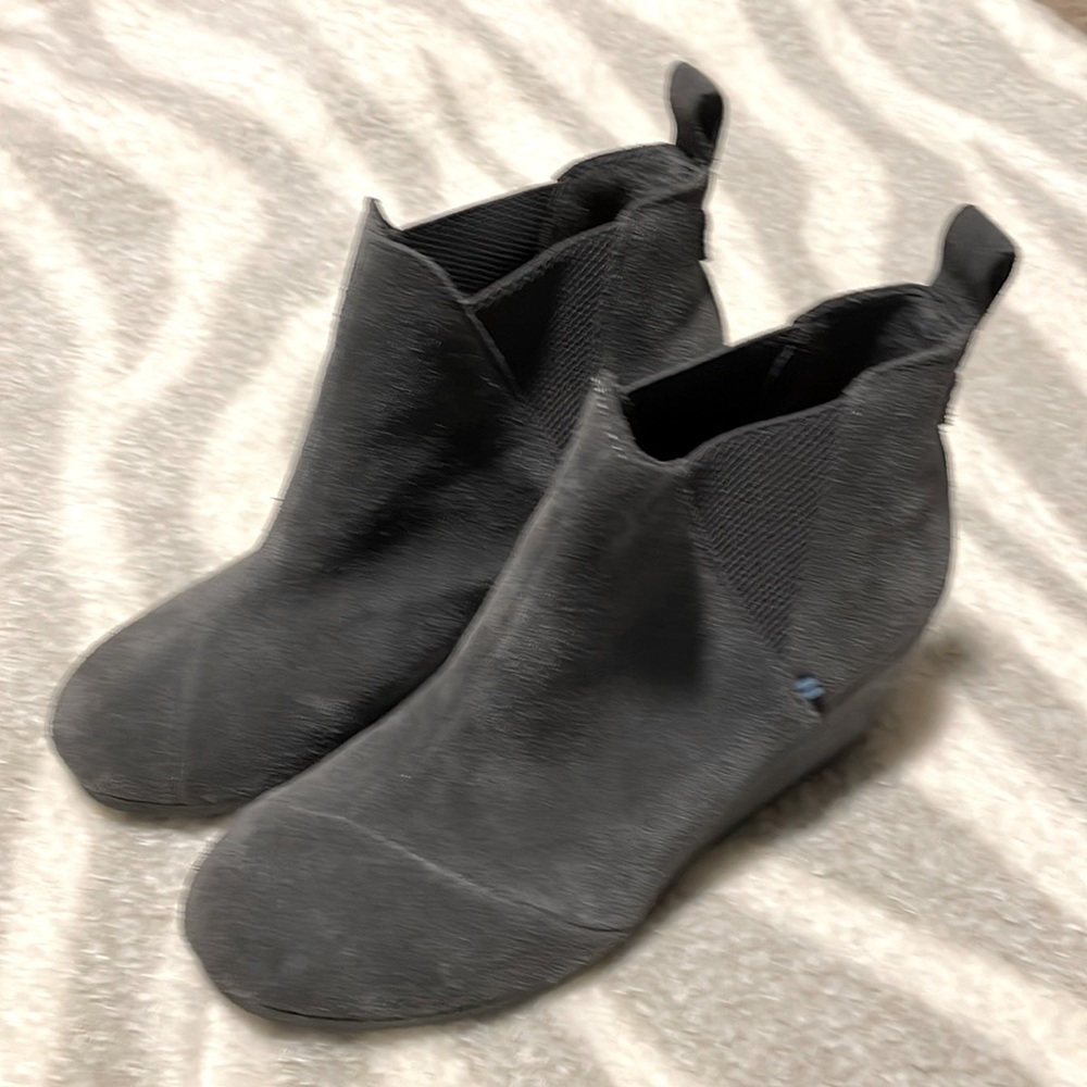 Toms Forged Iron Grey Kelsey Suede Wedge Bootie, size 6.5
